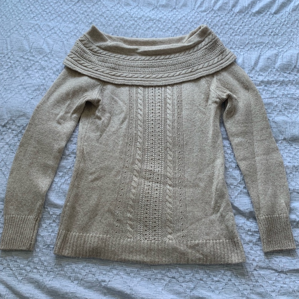 Beautiful White House Black Market Sweater